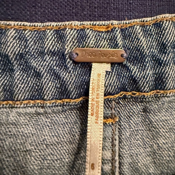 Free People Distressed Button-Front Denim Mini Skirt - Size 6 - Picture 5 of 5